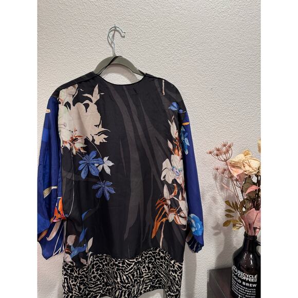 NWOT Zara silk Kimono  Robe‎ Japanese style size M/medium - Picture 1 of 4